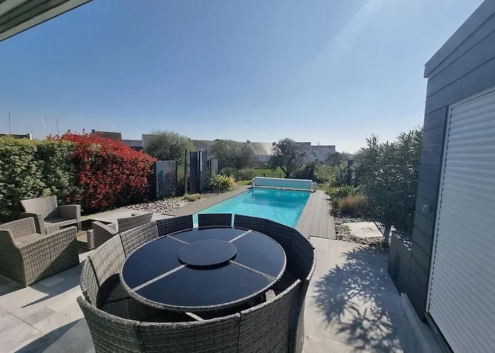 Maison Moderne Avec Piscine 皮里亚克叙尔梅尔