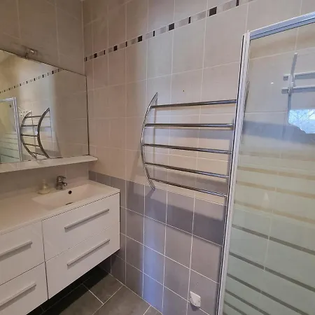 Maison Moderne Avec Piscine 皮里亚克叙尔梅尔