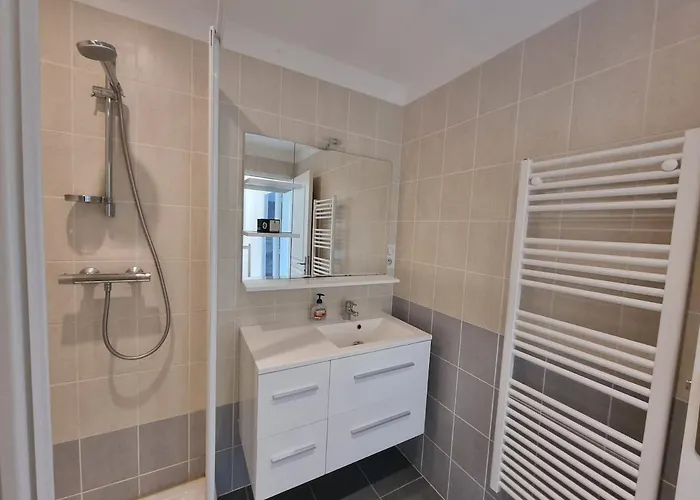 Maison Moderne Avec Piscine Villa *